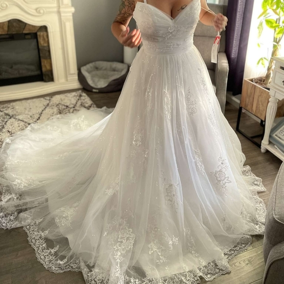 Wedding Dress - Picture 1 of 3